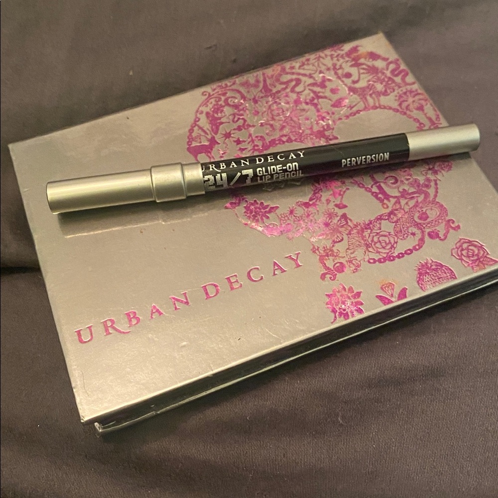 Urban Decay Eyeshadow Palette - Bold and Shimmering Hues bonus black liner - Picture 3 of 6